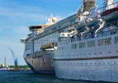 Kiel - "Color Magic" mit Kreuzfahrtschiff