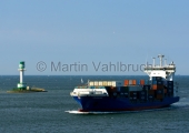 Kiel -  Containerfeeder "Helgaland" am Friedrichsorter Leuchtturm