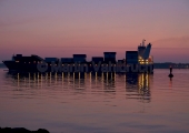 Kiel - Containerschiff - nächtliche Einfahrt in die Kieler Förde