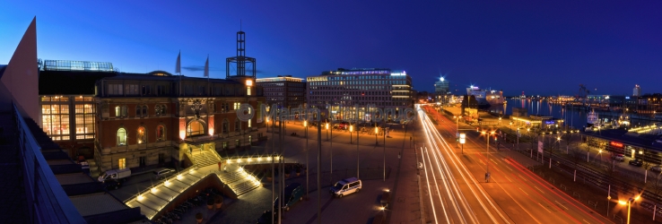 Panorama Hauptbahnhof Kiel bei Nacht - Kaiserportal