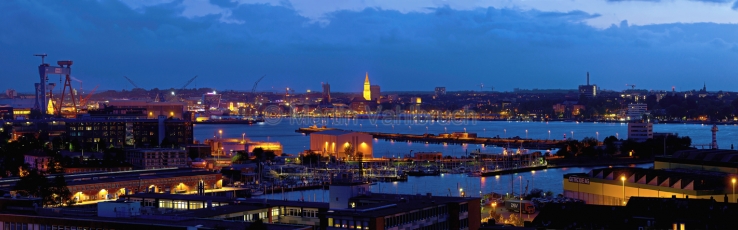 Panorama Kiel - Schwentine und HDW am Abend