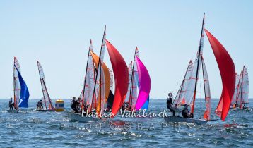 29er Class Euro Cup - nach Runden der Luvmarke beginnt das Feld nach Setzen der Gennaker den  Downwindschenkel