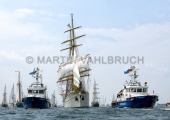 Windjammerparaden Kiel - Gorch Fock 6 - zwischen den Polizeibooten Fehmarn und Falshöft